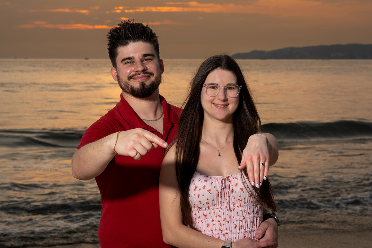 romantic proposal Malecon Puerto Vallarta photographer